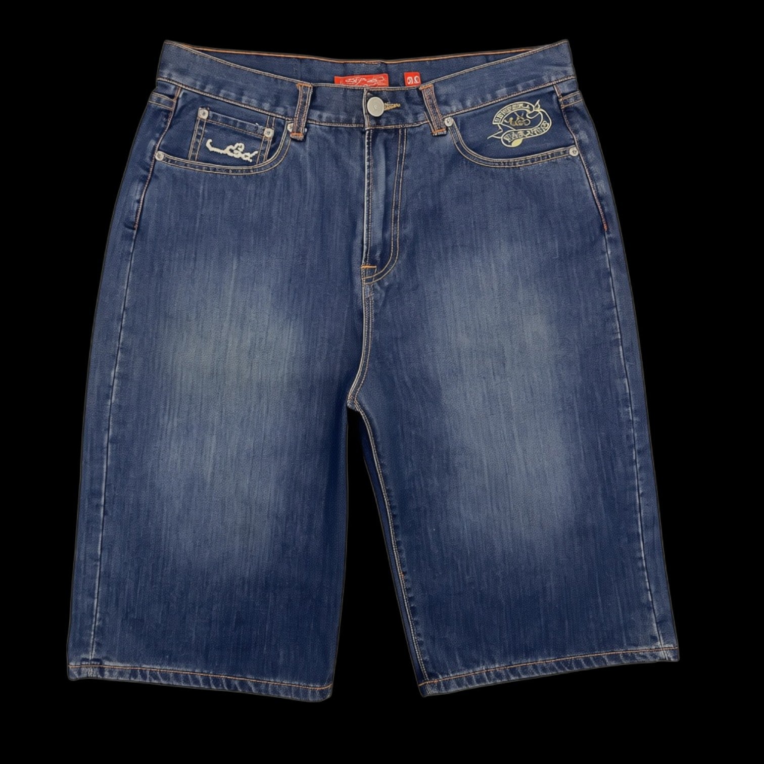 Bermuda jeans azul garimpo do madruga Ed Hardy com bordados nos bolsos frontais e lavagem clássica