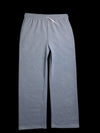Calça moletom baggy cinza em tecido grosso da garimpo do madruga, com cordão branco e bolsos laterais.