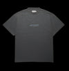 Camisa Aphase cinza escura de algodão, tamanho G, com logo discreto no peito. Peça de vestuário casual da garimpo do madruga.