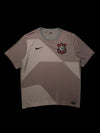 Camisa do Corinthians Nike 2012, tamanho GG, em poliéster, com escudo do time e logo Nike. Cor predominante cinza com detalhes em tons mais claros.
