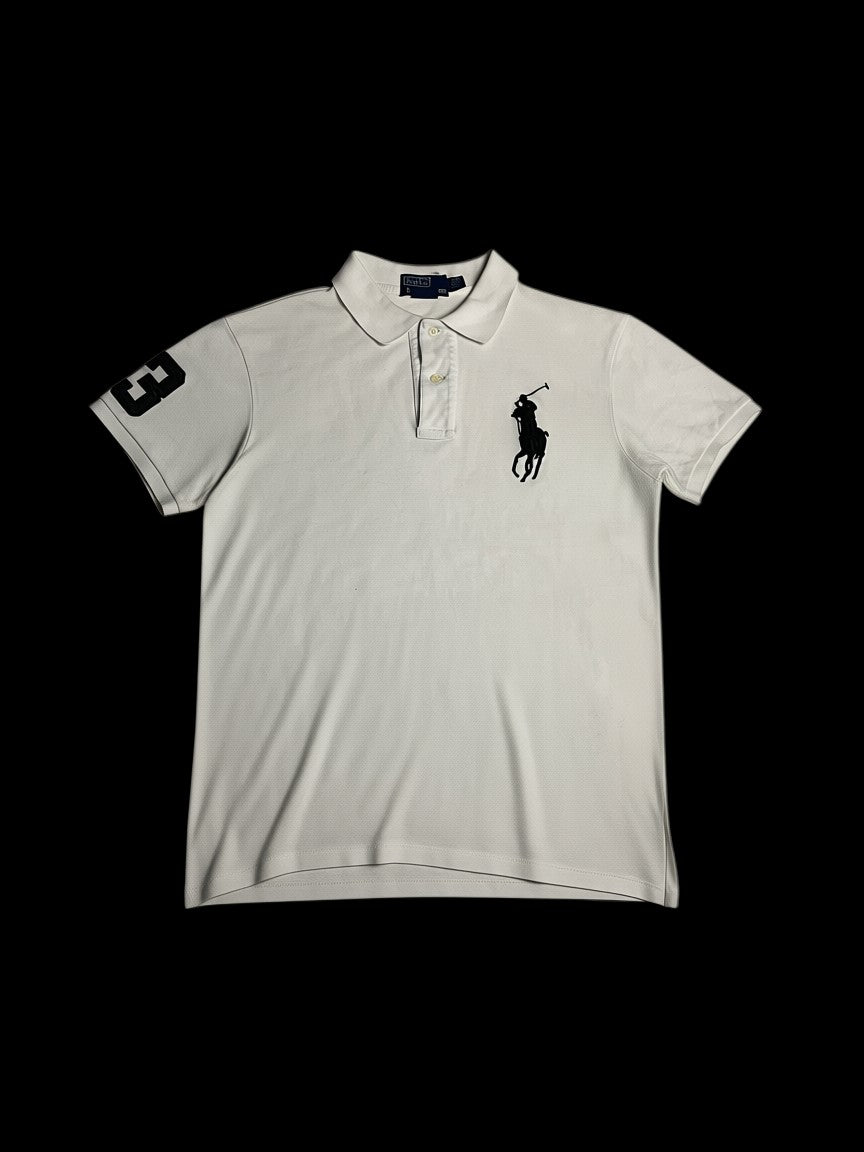 Camisa polo branca garimpo do madruga Big Pony com logo de jogador de polo e número 3 na manga