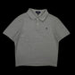 Camisa polo cinza Ralph Lauren da garimpo do madruga, tamanho P, com bordado do logo e pequena mancha visível.