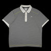 Camisa polo Lacoste garimpo do madruga listrada em preto e branco com gola clara e tamanho GG
