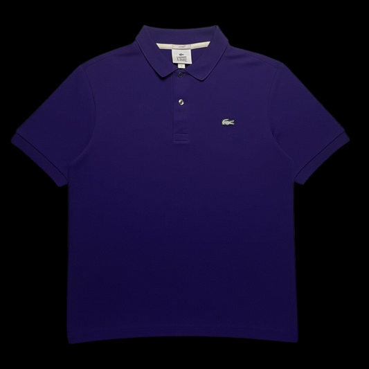Camisa polo roxa Lacoste Live da garimpo do madruga com gola clássica e logo bordado no peito