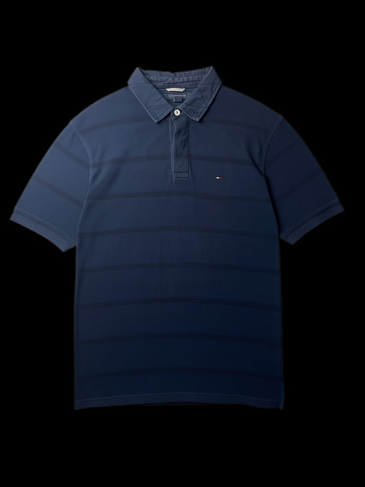 Camisa polo azul marinho Tommy Hilfiger com listras escuras, tamanho G, em algodão.