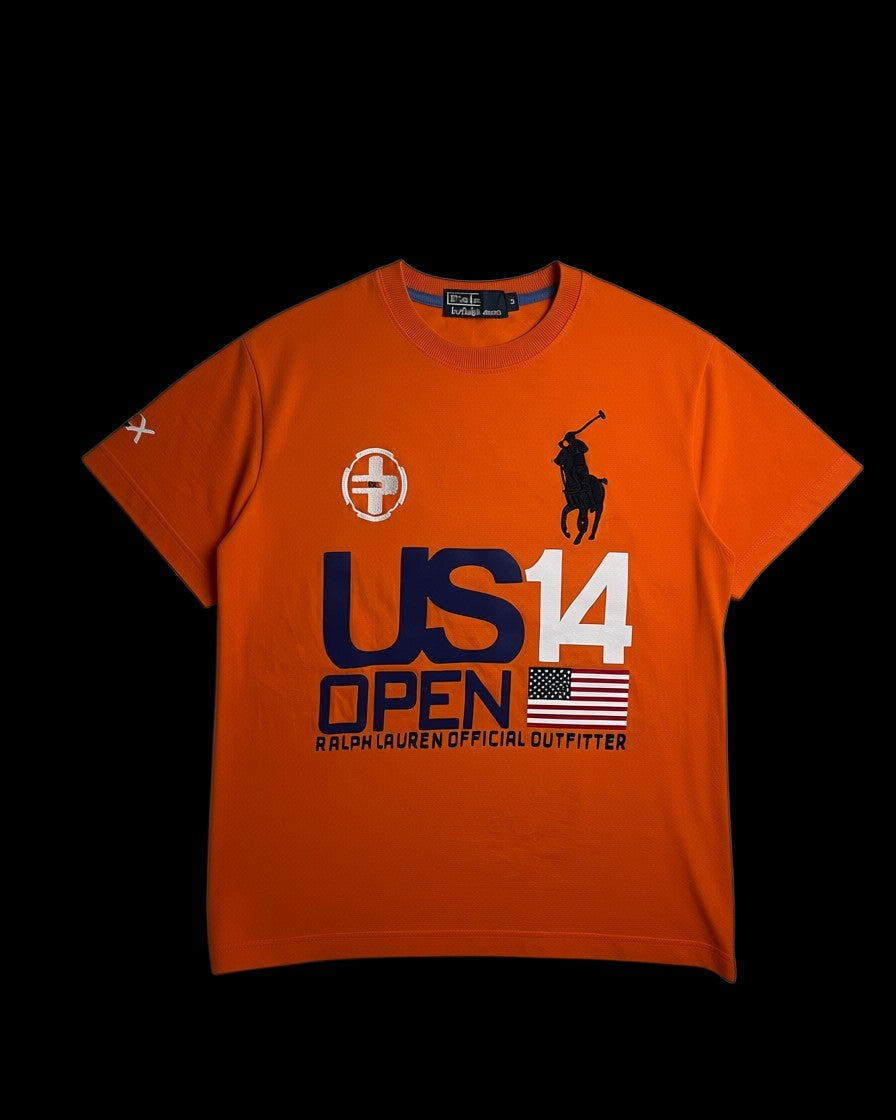 Camisa laranja Ralph Lauren US Open 2014 masculina, com logo do jogador de polo e bandeira dos EUA. Algodão.