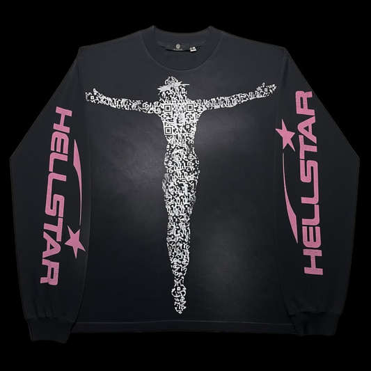 Camiseta preta de manga comprida da Hellstar com estampa de QR code de Jesus Cristo no centro e logo Hellstar nas mangas. Tamanho G.