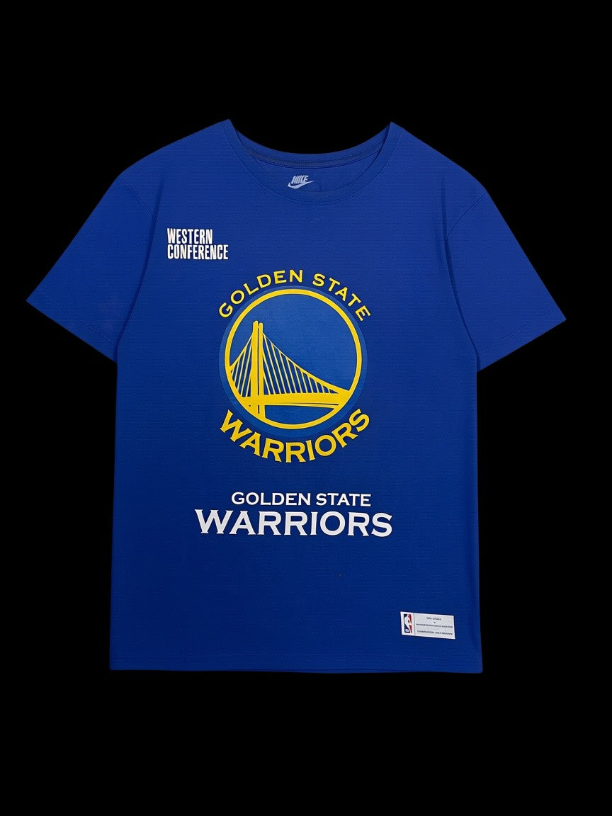 Camiseta Nike X Nba Golden State Warriors azul com estampa amarela e branca, disponível na garimpo do madruga