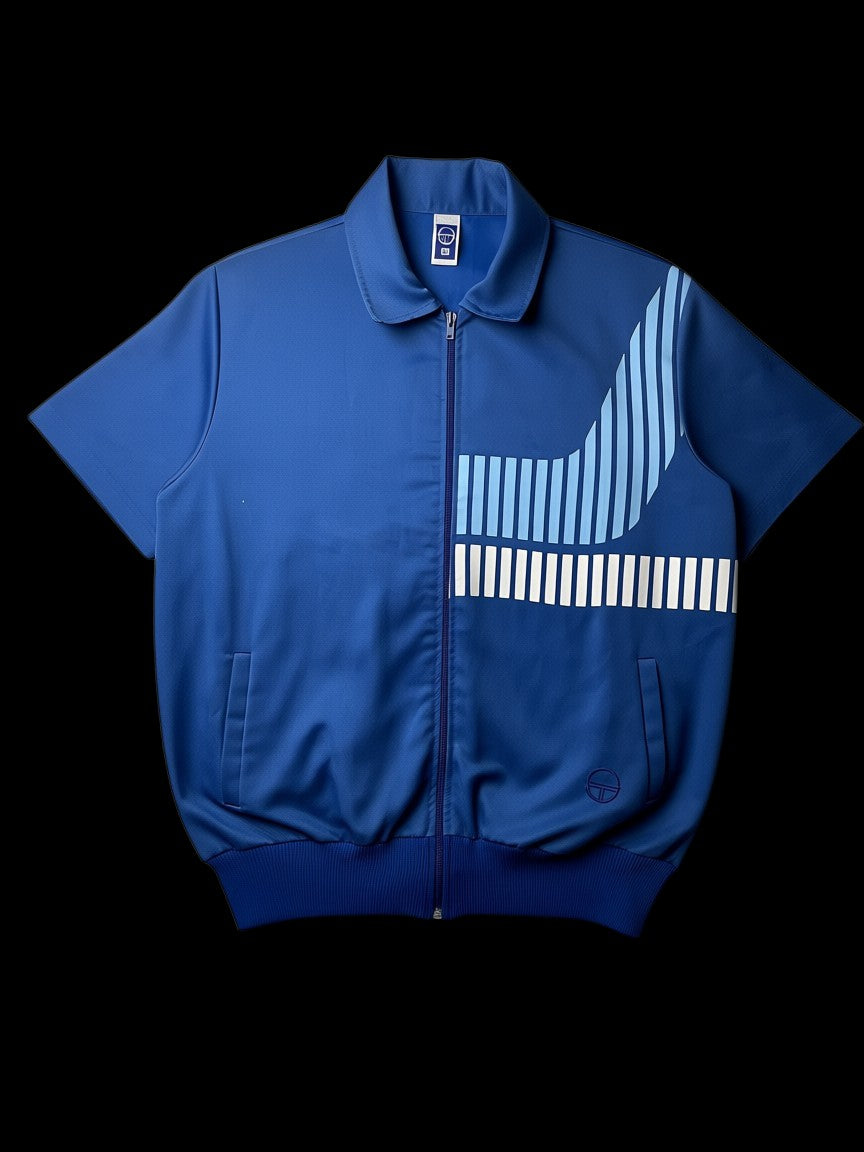 Colete azul vintage Sergio Tacchini com zíper frontal, gola alta e design gráfico nas laterais. Tamanho M.