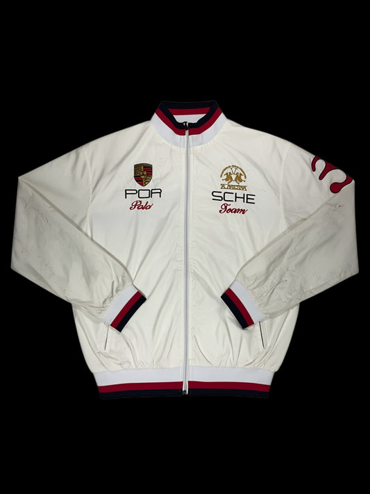 Jaqueta Porsche La Martina branca estilo bomber com detalhes em vermelho e azul, disponível na garimpo do madruga.