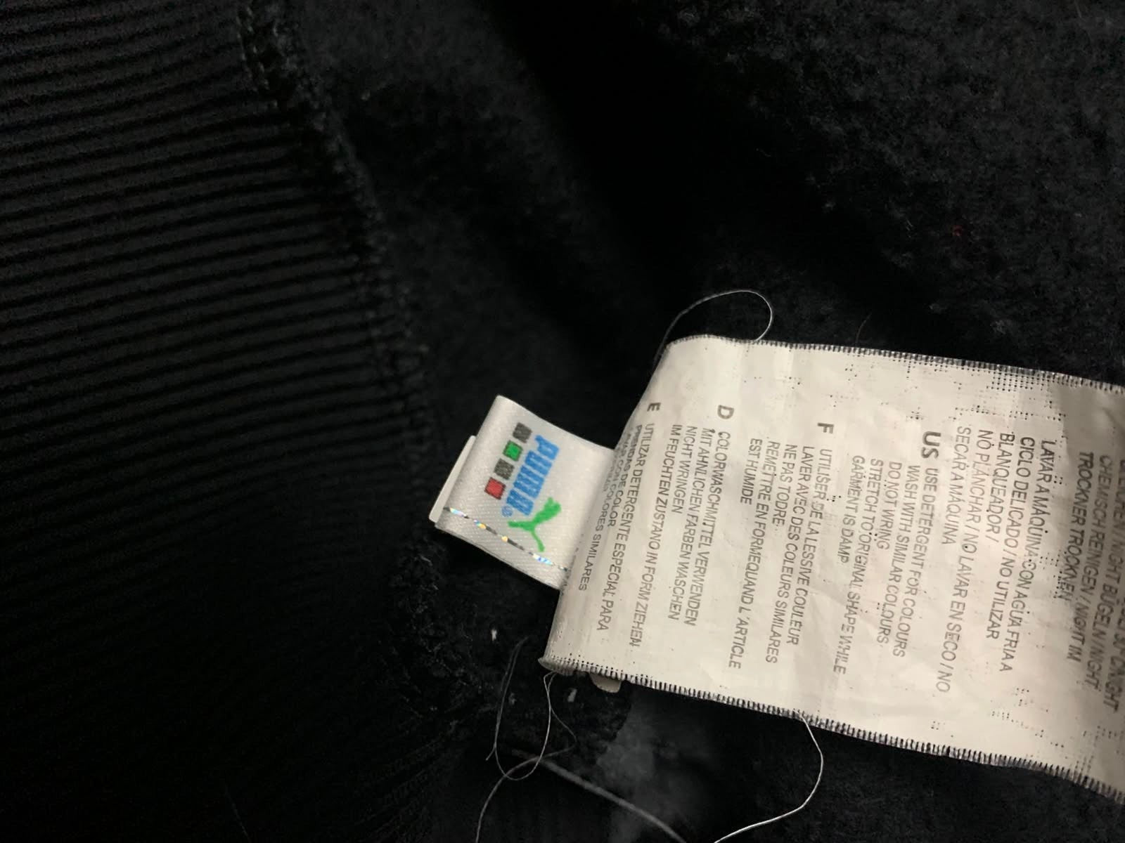 Jaqueta Puma preta tamanho GG com logo da marca em destaque. 9/10.