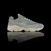Tênis New Balance 1000 Kith 101 cinza em camurça e mesh, com solado bege e detalhes futuristas.