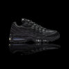 Tênis Nike Air Max 95 Triple Black em couro, com amortecimento Air e design icônico. Garimpo do Madruga.