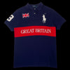 Camisa polo azul marinho da Polo Ralph Lauren com faixa vermelha "GREAT BRITAIN", bandeira do Reino Unido e número 3 branco na manga.